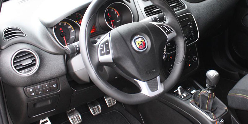 int&eacute;rieur punto scorpione abarth