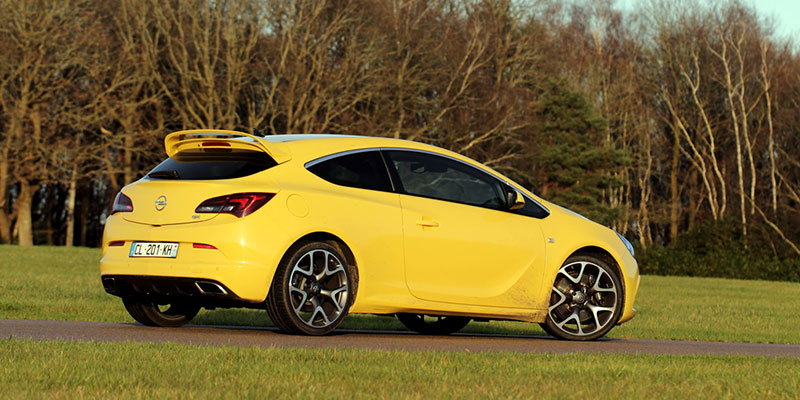 ariere opel astra j gtc opc coup&eacute;