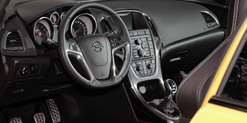 interieur opel astra j gtc opc coup&eacute; 280 ch