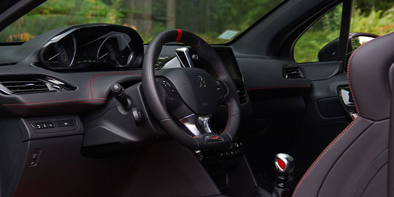 int&eacute;rieur peugeot 208 gti by peugeot sport