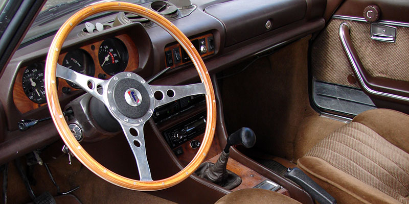 interieur coup&eacute; peugeot 504 v6