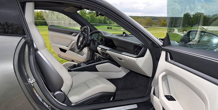 porsche 911 992 carrera int&eacute;rieur