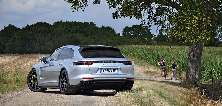 pr&eacute;sentation porsche panamera turbo s e-hybrid sport turismo arriere