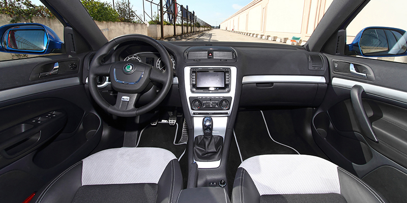 interieur skoda octavia 2 rs