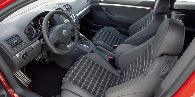 interieur vw golf gti edition 30 s&eacute;rie limit&eacute;e