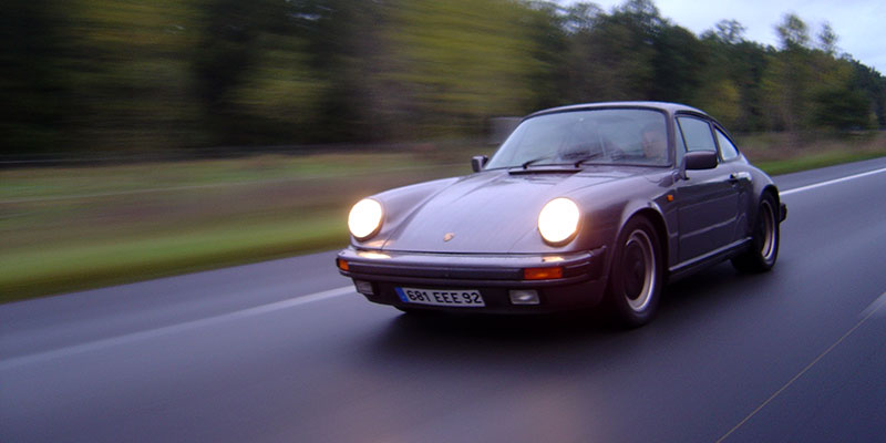 acheter une voiture de sport des ann&eacute;es 80 et rouler avec