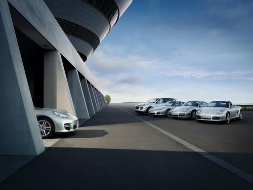 La Porsche Panamera pointe son museau La Porsche Panamera pointe son museau