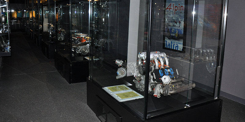 mus&eacute;e matra gallerie moteurs v12
