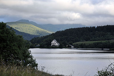 lac de gu&eacute;ry auvergne